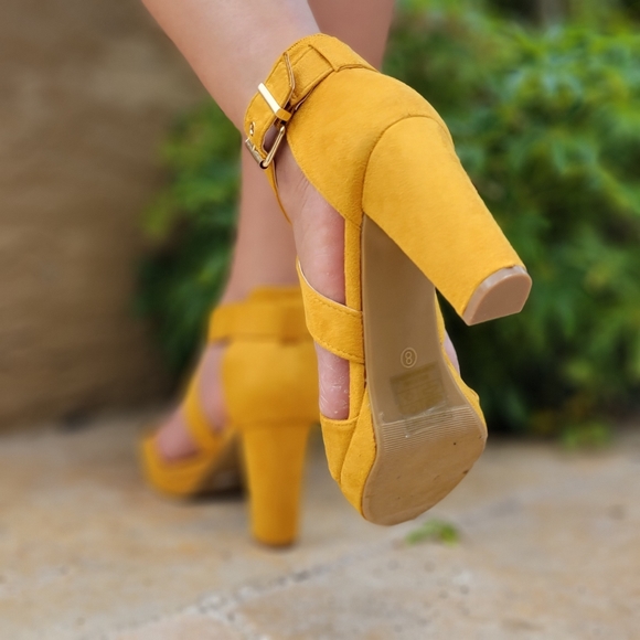 Mustard SU Chunky Heel Platform Ankle Strap Pump - Picture 2 of 7